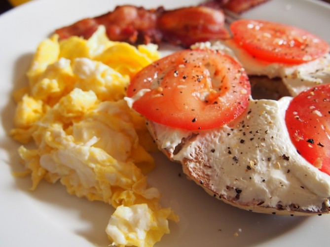 bacon eggs and bagel breakfast
